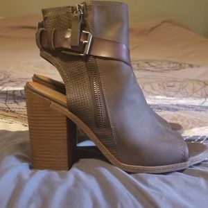 Charcoal Gray Wedges